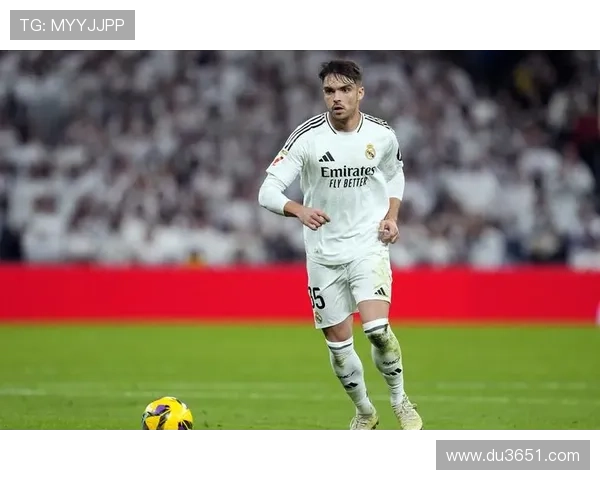 皇马球迷赴瓦伦西亚看台遭侮辱吐口水